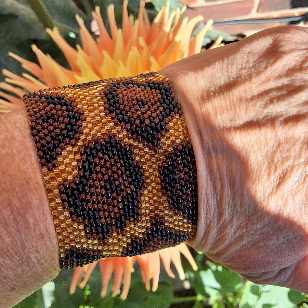 Handmade Cheetah leopard bead bracelet NWOT
